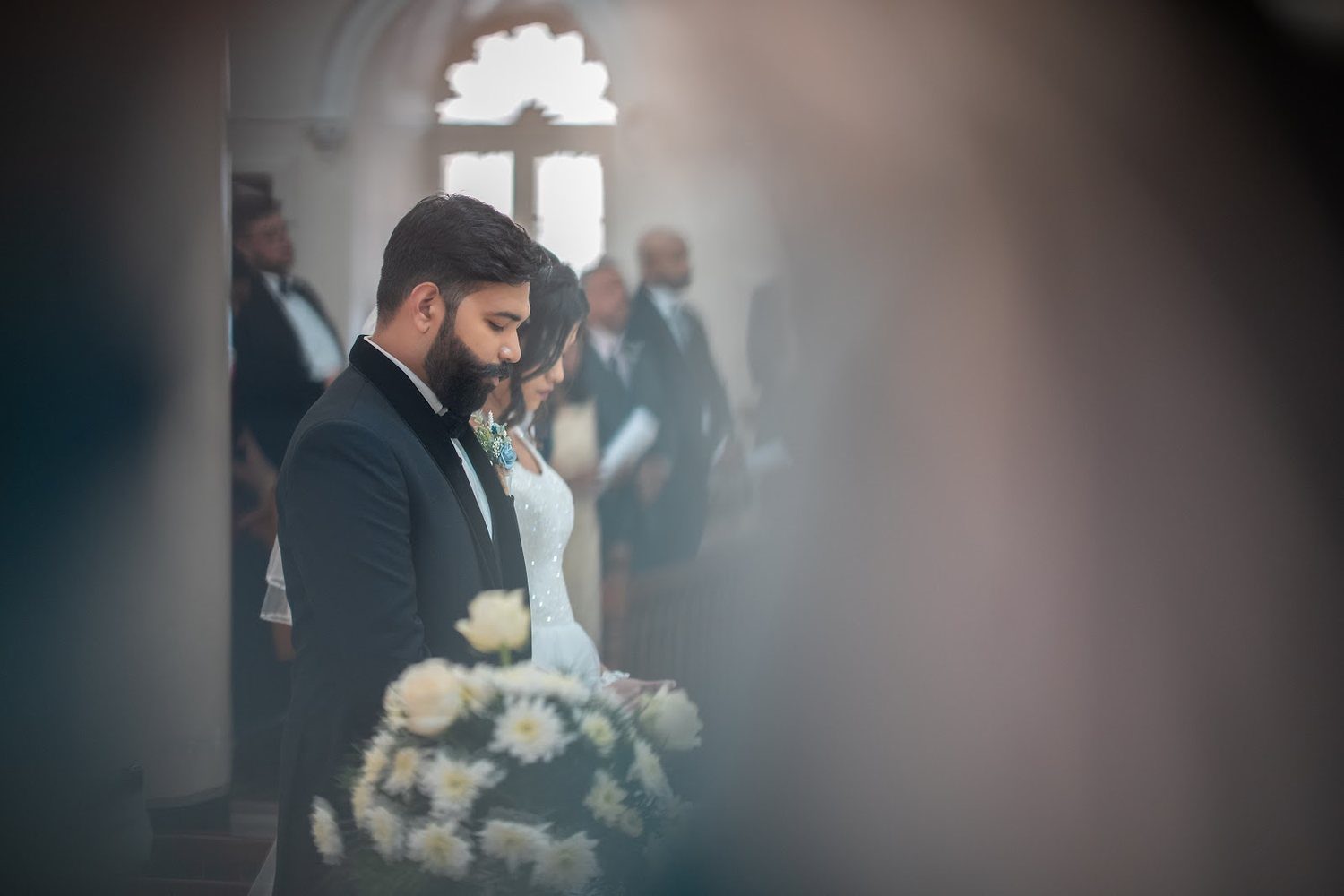 Leon at the altar
