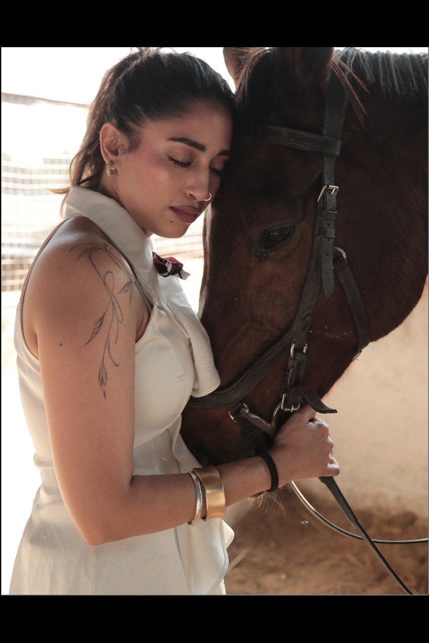 Shalini Singh — location, equestrian