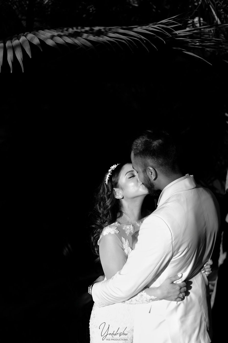 The kiss, black and white